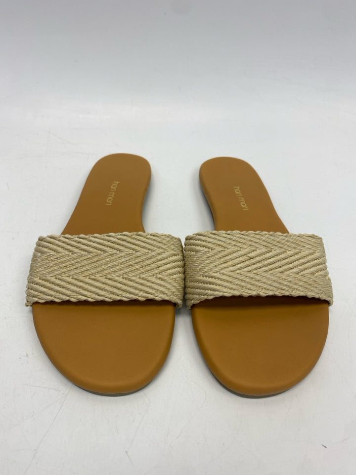 NWOT hari mari Size 7 Tan Sandals
