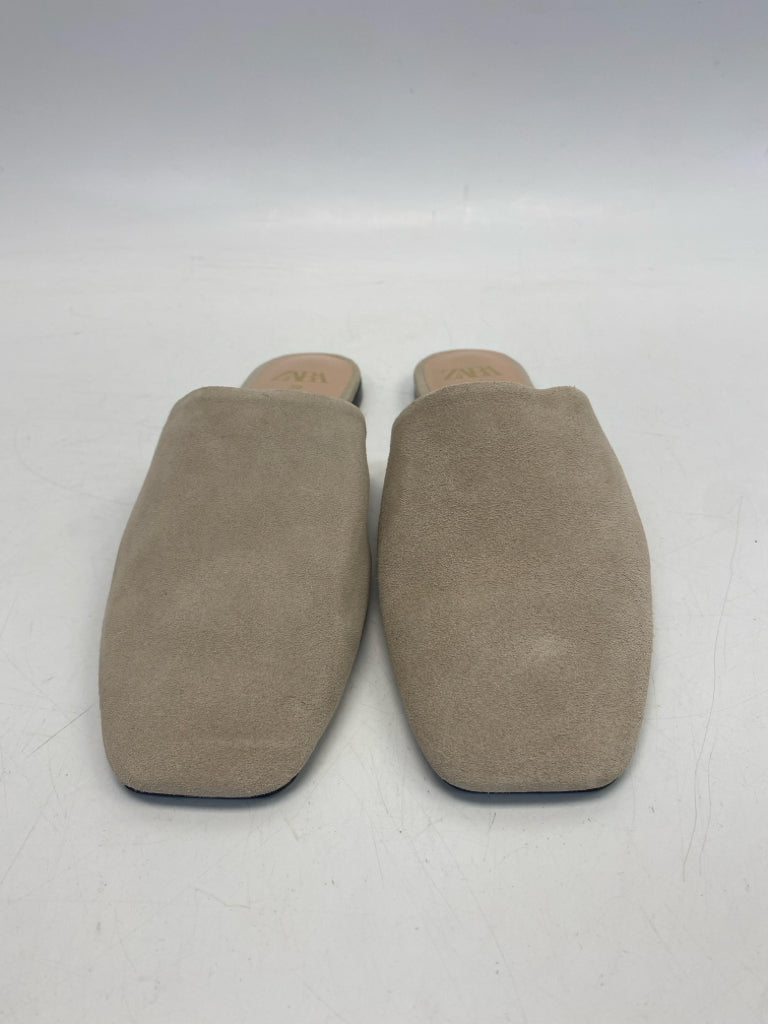 Zara  Size 39 Cream Sandals