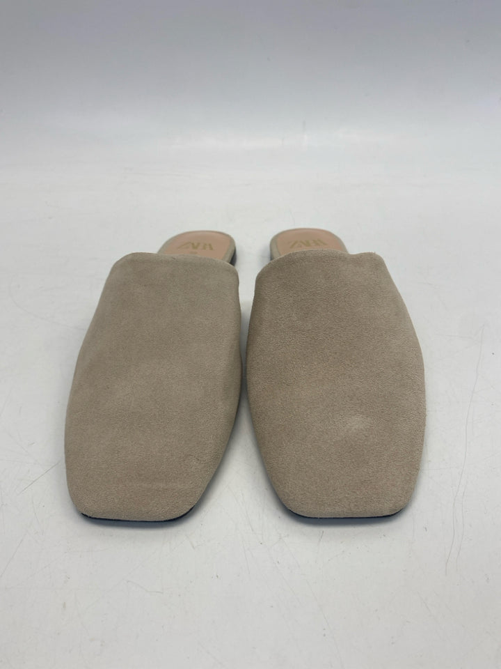 Zara  Size 39 Cream Sandals
