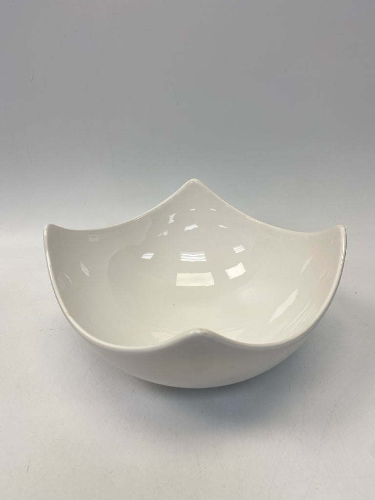 White Curved Ceramic Bowl(s)