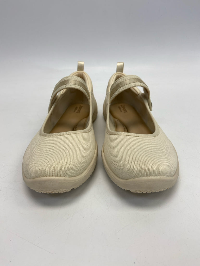 NWT  Size 8 Cream Sneakers