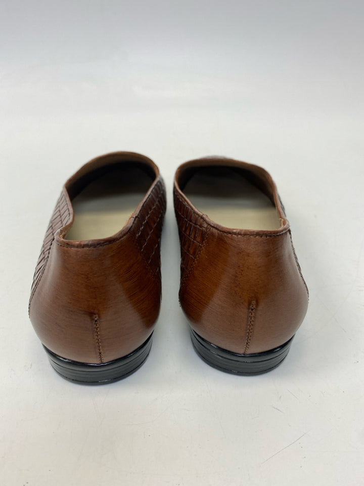 NWOT Trotters  Size 9WW  Brown Woven Flats  **EXTRA WIDE**