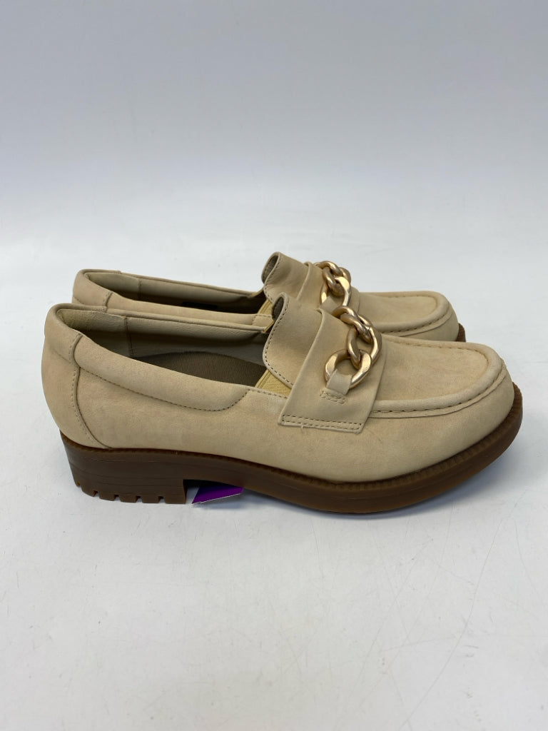 US Size 8 Tan Flats