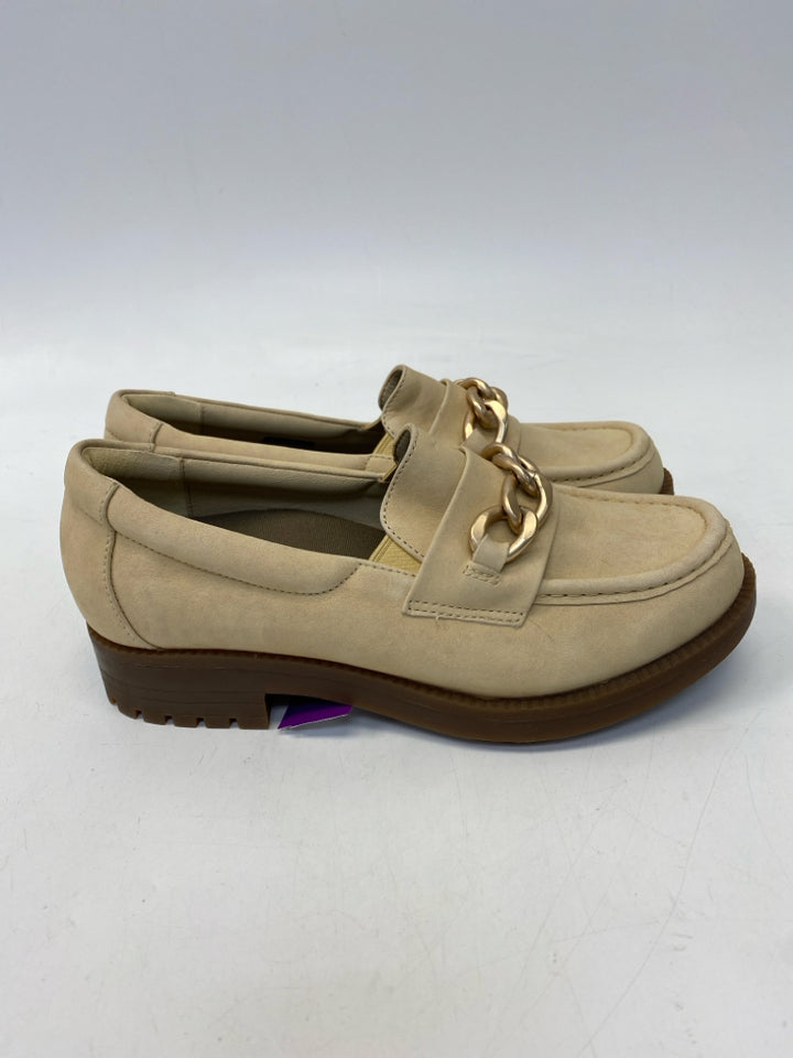 US Size 8 Tan Flats