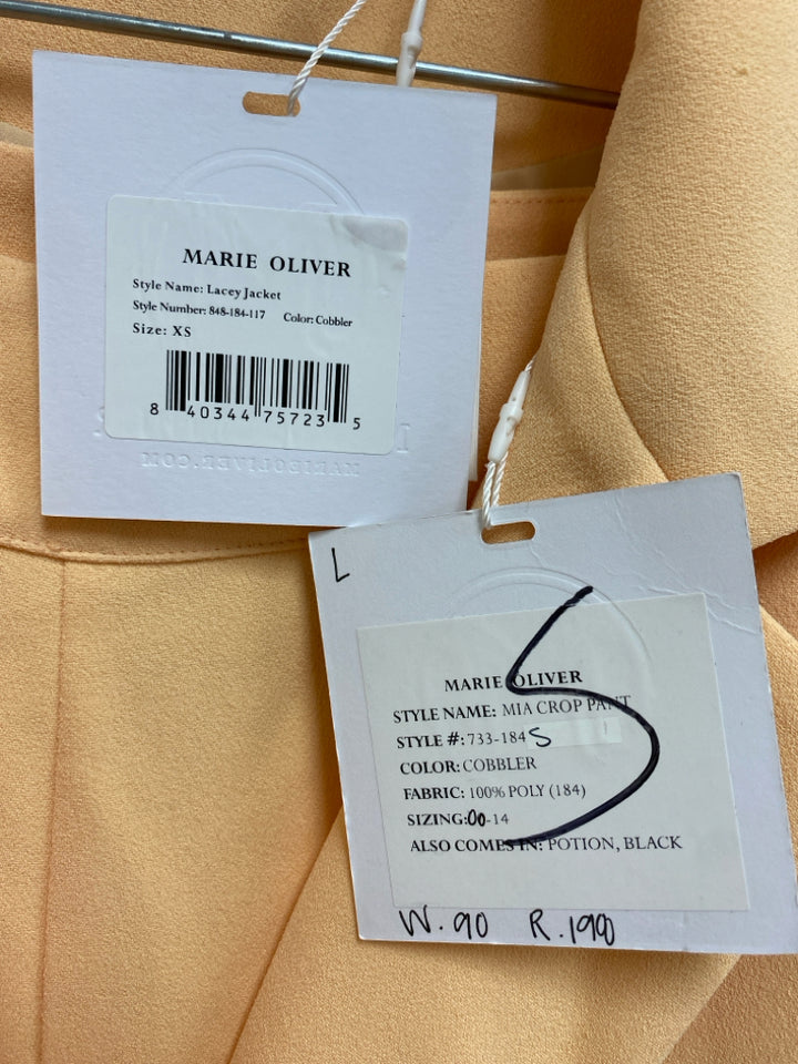 NWT Marie Oliver Size 6 Pale Orange Ladies 2pc Pant Set