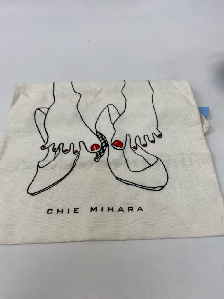 NWOT Chie Mihara  Size 39.5 Black White Sandals