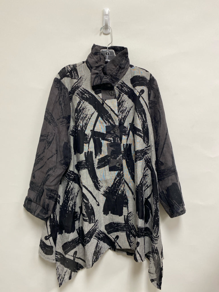 Damee, Inc. Size XL Charcoal/Black Gray Abstract Button Up Ladies Top