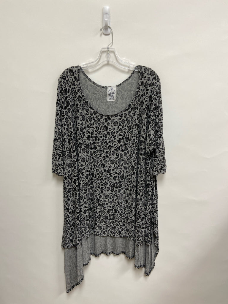 TRASH CHILD Size OSFM Gray Black Floral Tunic Ladies Top