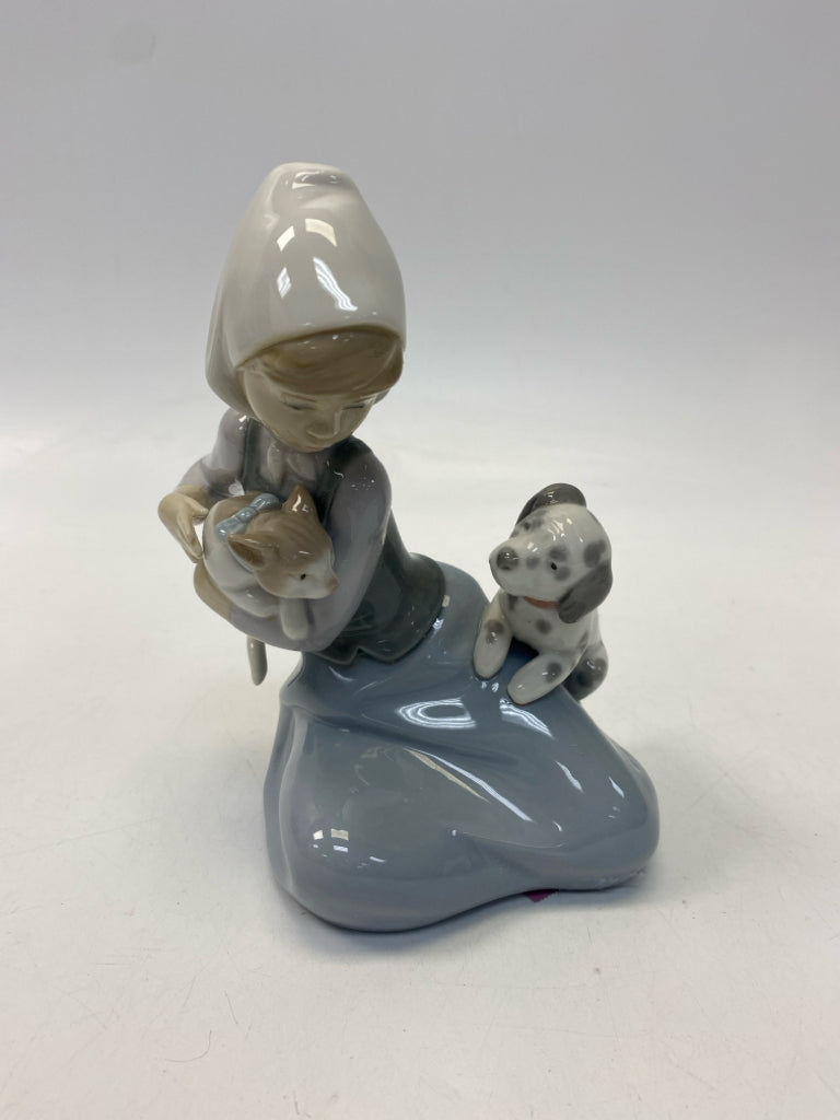 Lladro Gray White Figurine