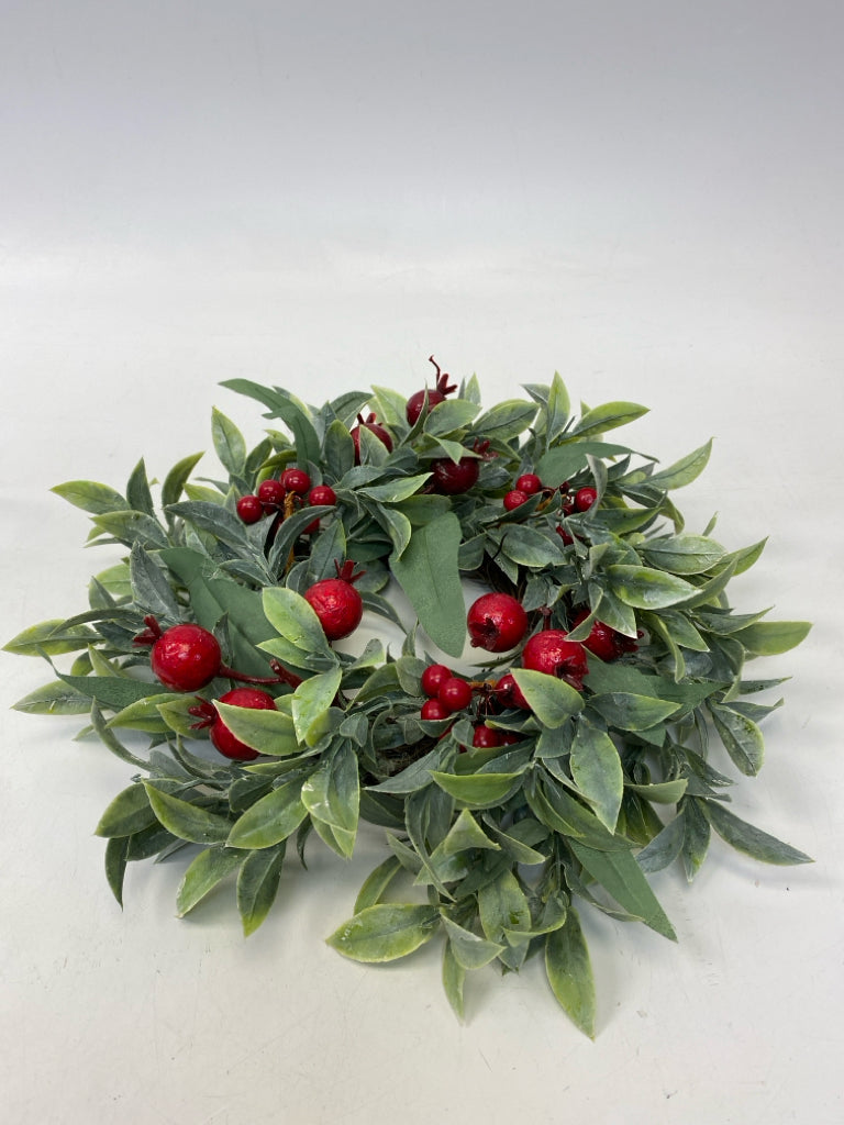 NWT Green Red Berries Christmas