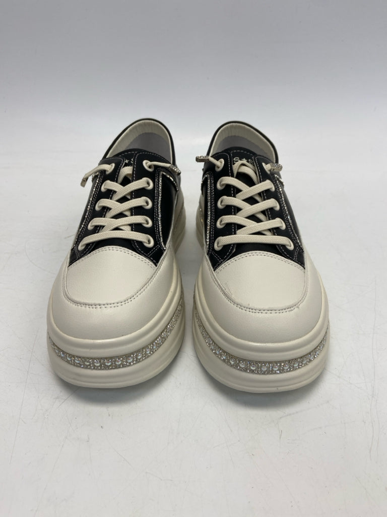 SIZE 1.5 Black Cream Lace-Up Girl&