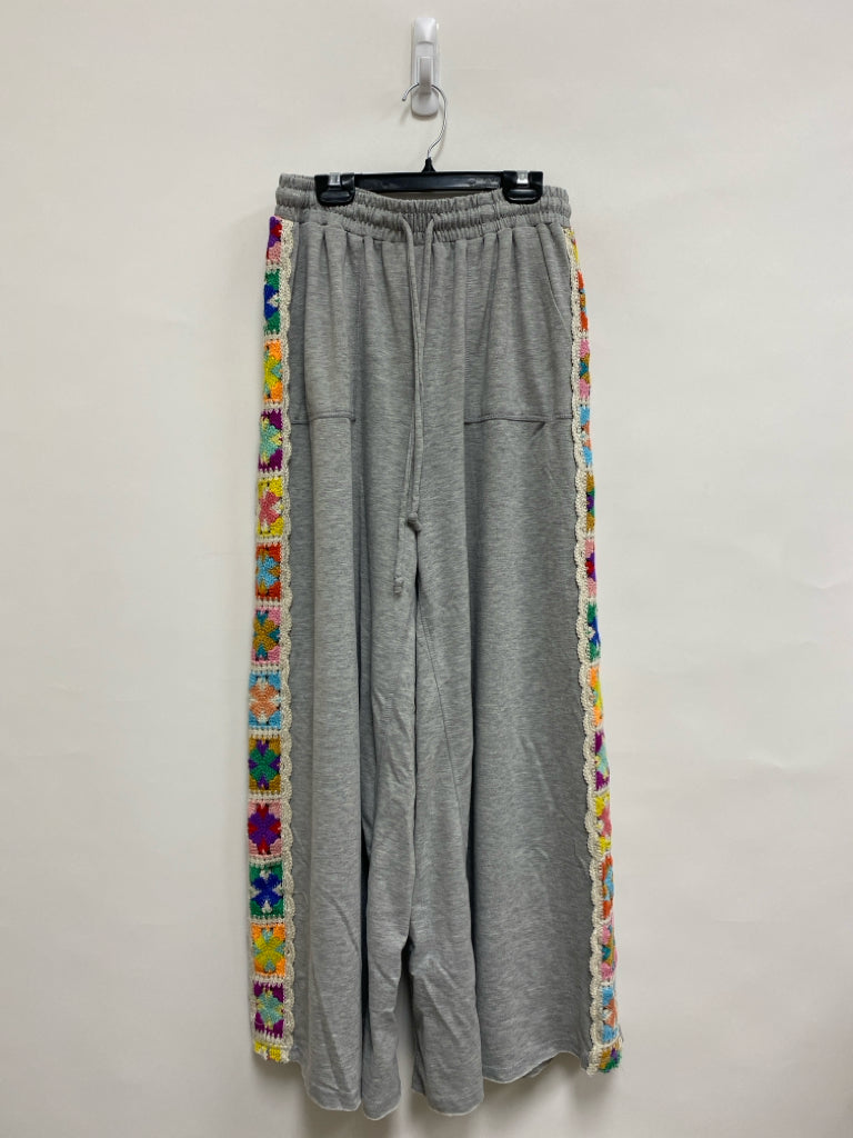 Size M Gray Multi Color Crochet Ladies Pants