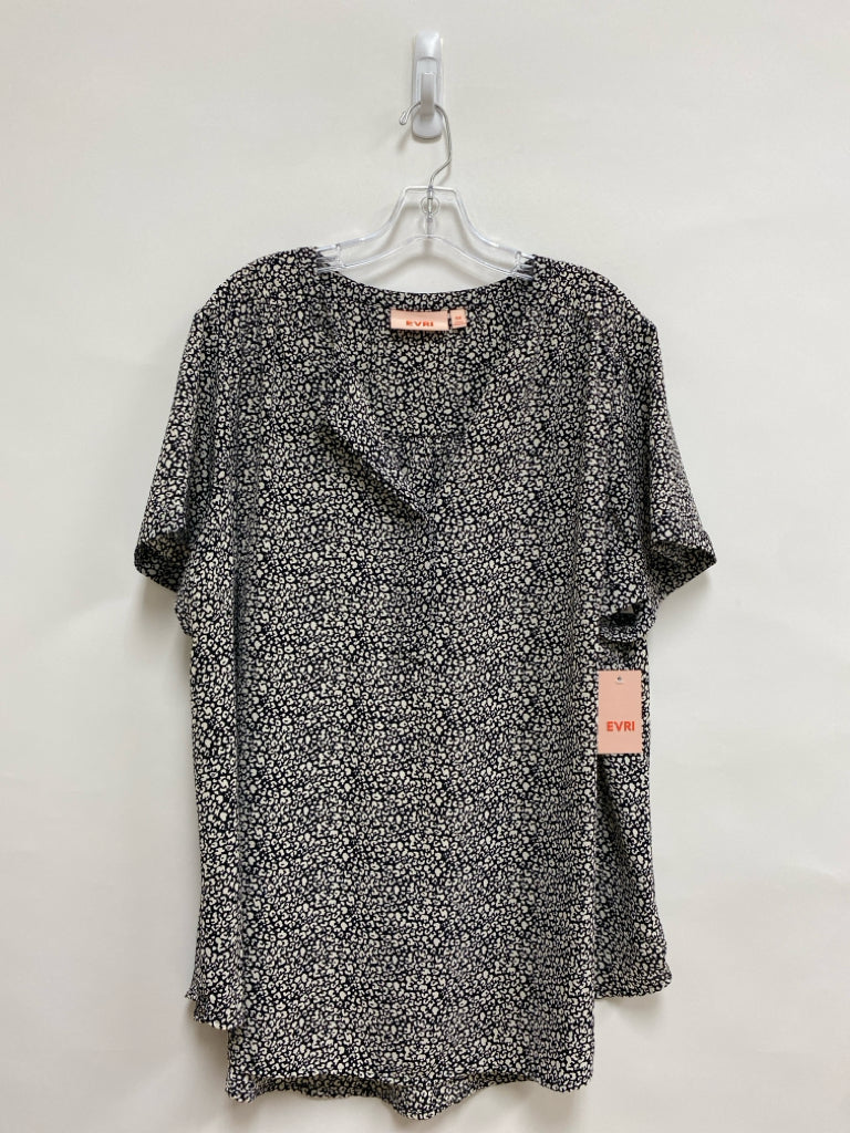NWT EVRI  SIZE  3X Black Cream Shapes V Neck Plus Size Top