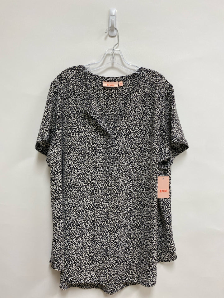 NWT EVRI  SIZE  3X Black Cream Shapes V Neck Plus Size Top