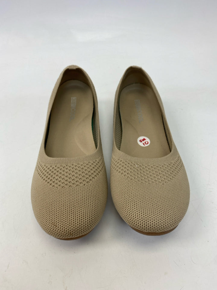 32 Degrees  Size 10 Cream Fabric Flats
