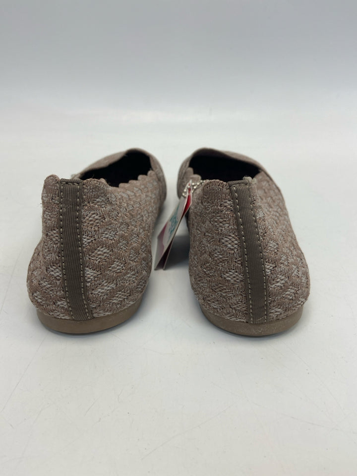 NWT Skechers  Size 8.5 Brown Gray Knit Flats