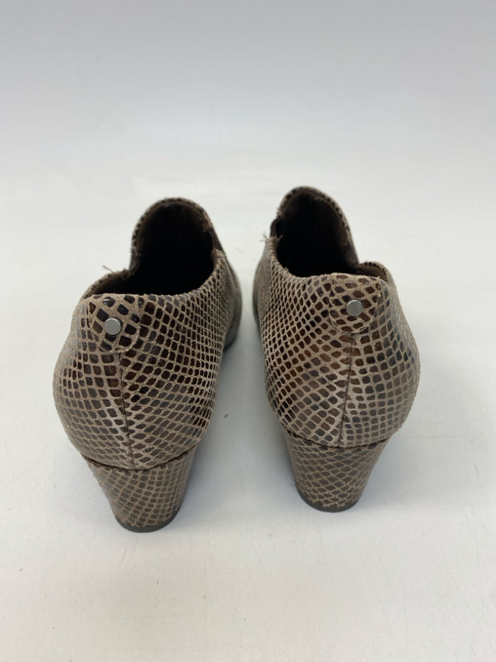 Rockport  Size 6 Brown Heels