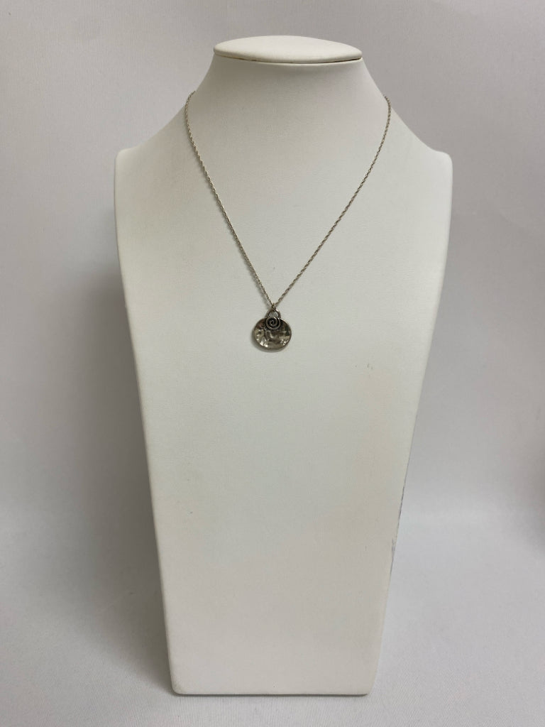 NWT Silver Oval(s) Necklace