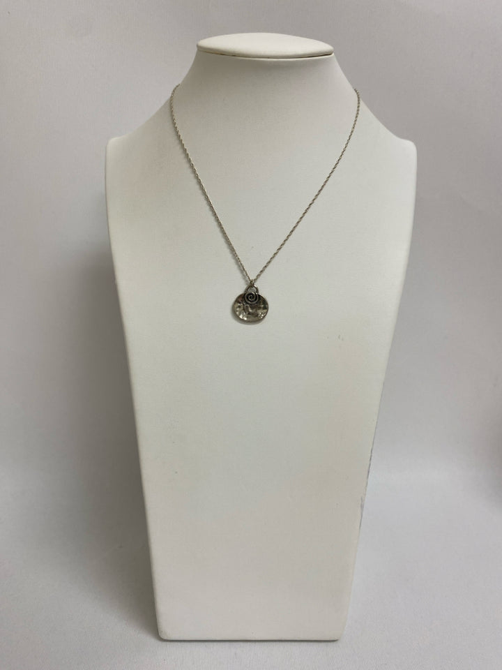 NWT Silver Oval(s) Necklace