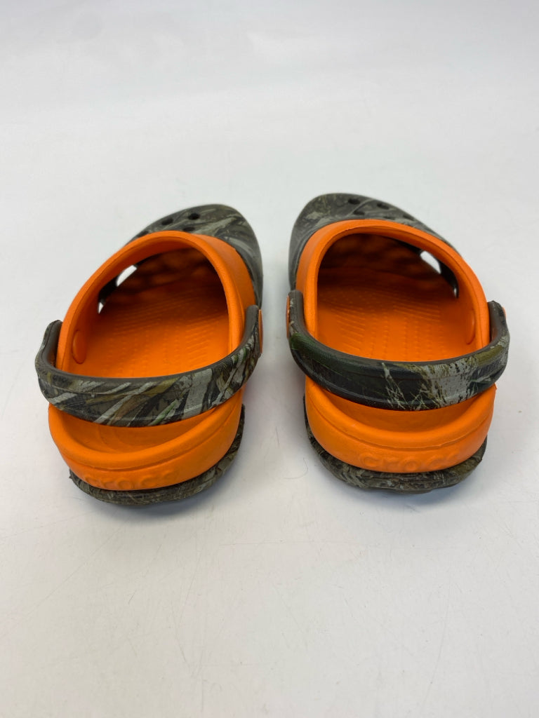 Crocs SIZE 6 Brown Orange Camouflage Boy&