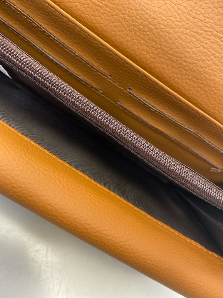 NWT  Size Chestnut Wallet