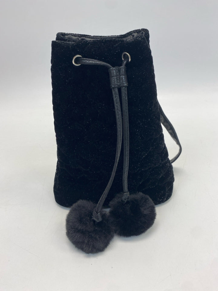 Black Pom Pom Girl&