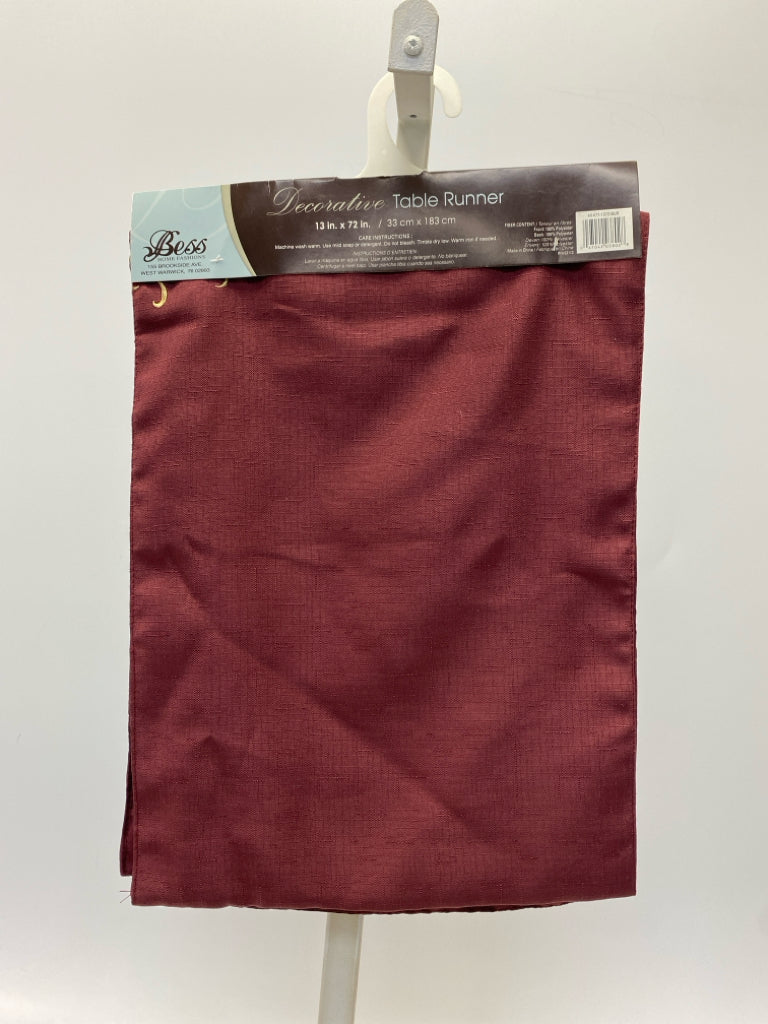 NEW/PKG Table Runner