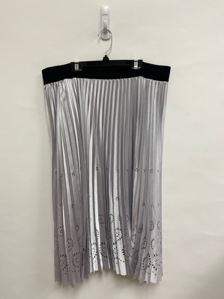 NWT Elie Tahari Size XL Silver Black Flowers Pleats Eyelet Ladies Skirt