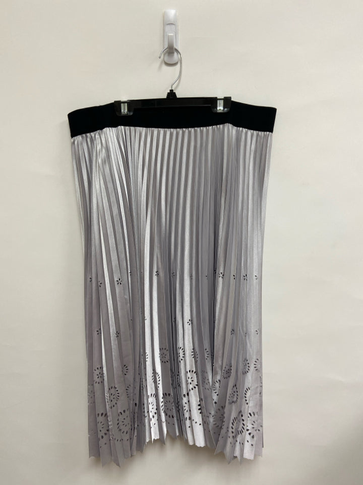 NWT Elie Tahari Size XL Silver Black Flowers Pleats Eyelet Ladies Skirt