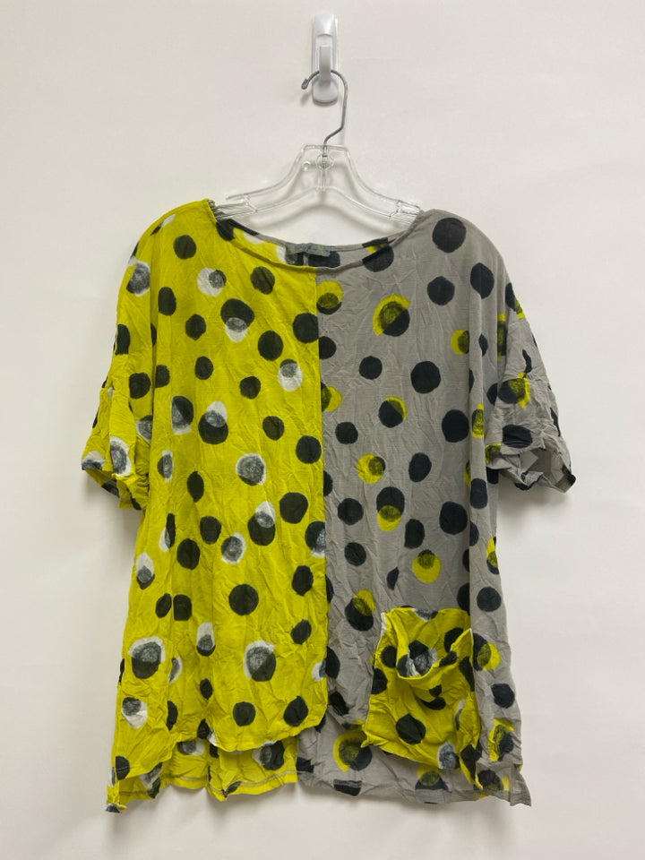 Chalet et ceci Size S Gray Yellow/Black Dots Ladies Top
