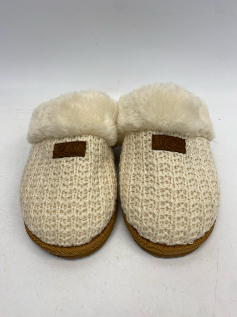 NWOT  OOW Size 8 Tan Knit Slippers