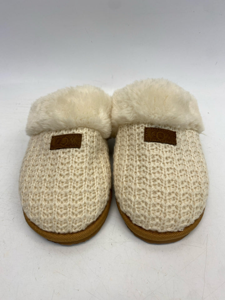 NWOT  OOW Size 8 Tan Knit Slippers