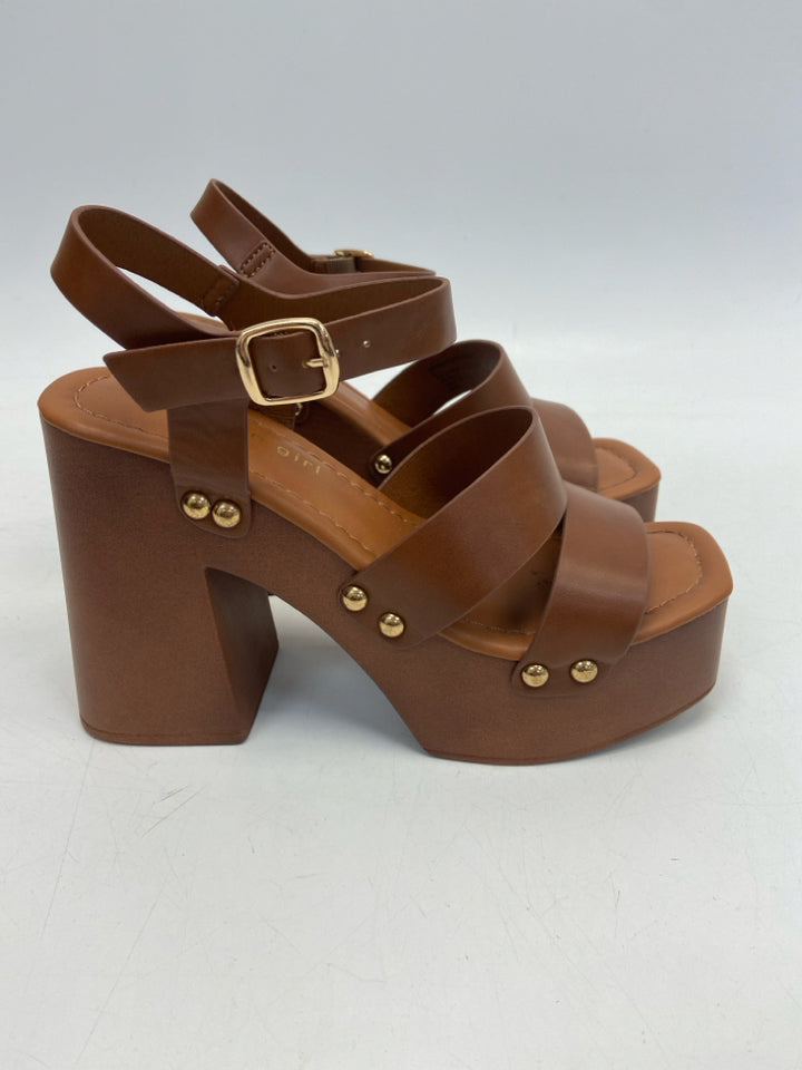 Madden Girl  Size 6 Brown Sandals