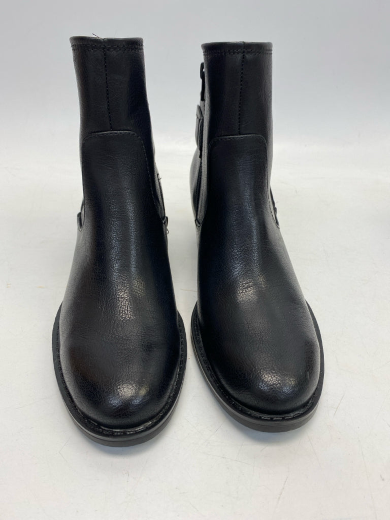 Bare Traps  Size 8 Black Boots