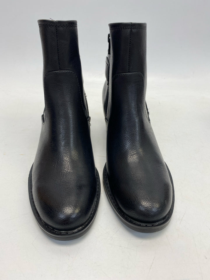 Bare Traps  Size 8 Black Boots