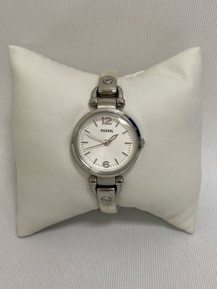 Fossil Silver Color Pearl Color Ladies Wristwatch