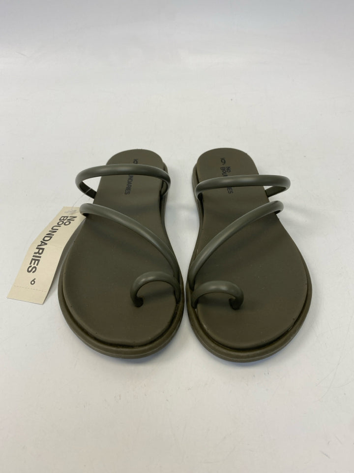 NWT No Boundaries  Size 6 Dark Olive Sandals