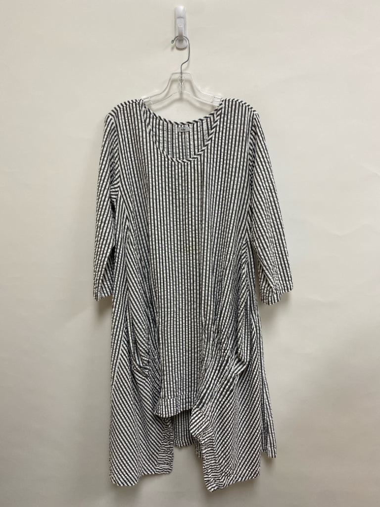 Tulip Size L White/Black Stripes Seersucker Ladies Dress