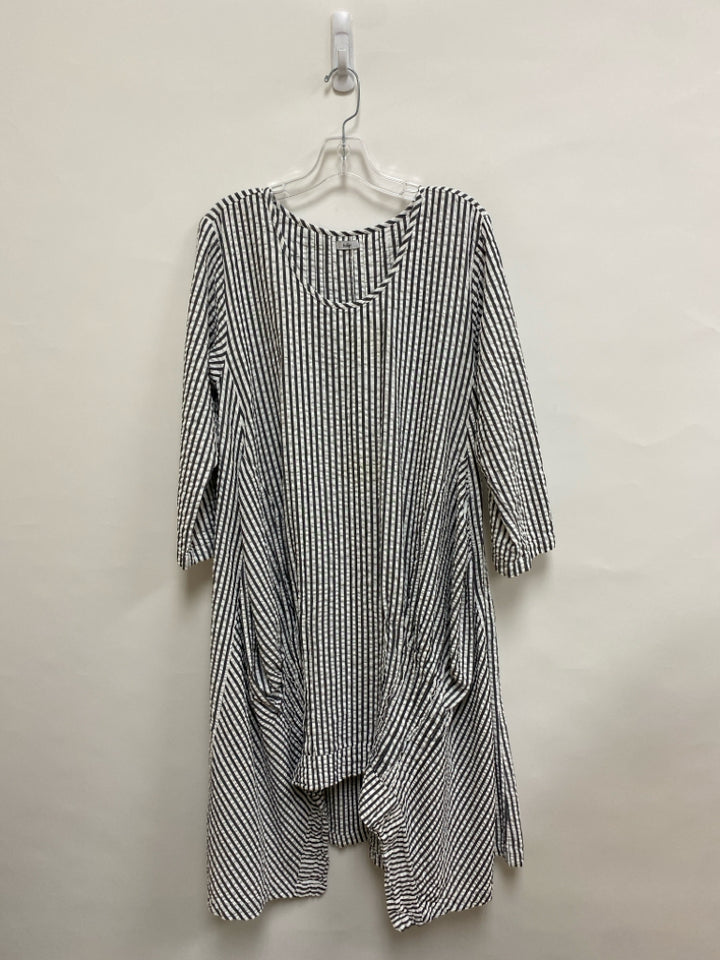 Tulip Size L White/Black Stripes Seersucker Ladies Dress