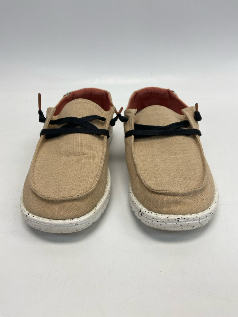 Hey Dude  Size 8 Sneakers