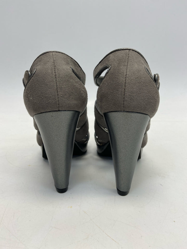 US Shoe Size 5 Gray Cutout Heels