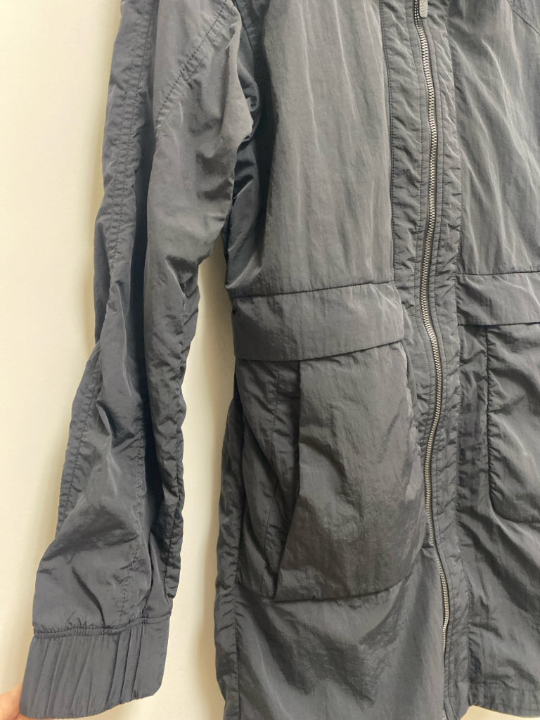Lululemon Size 4 Black Hooded Zip Down Ladies Jacket