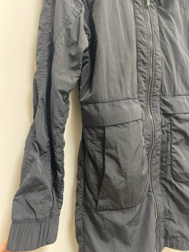 Lululemon Size 4 Black Hooded Zip Down Ladies Jacket