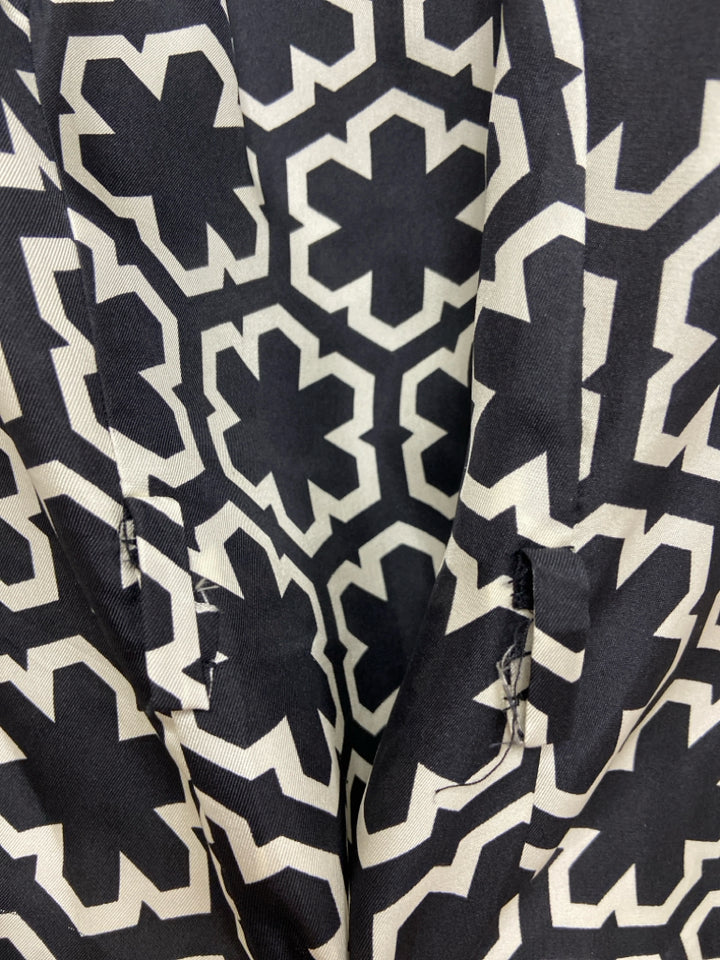MILLY Size 0 Black Cream Geometric Ladies Top