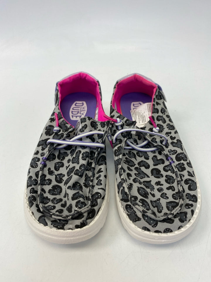 NWOT Hey Dude SIZE 4 Gray Black Animal Print Girl&