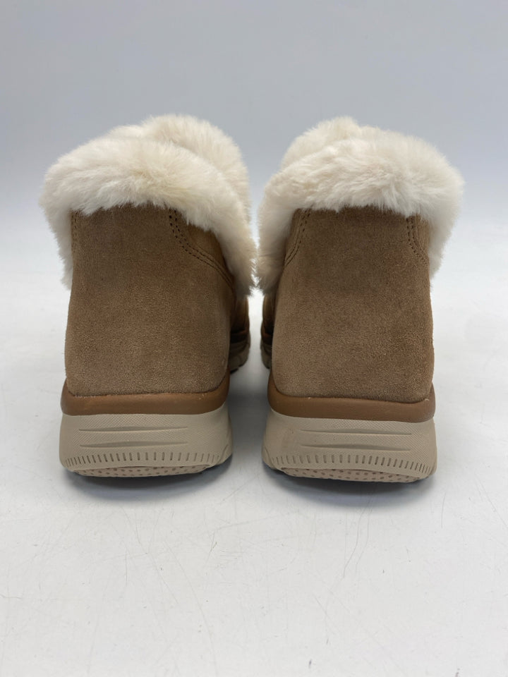 NWOT Skechers US Shoe Size 9 Brown Cream Trimmed Boots