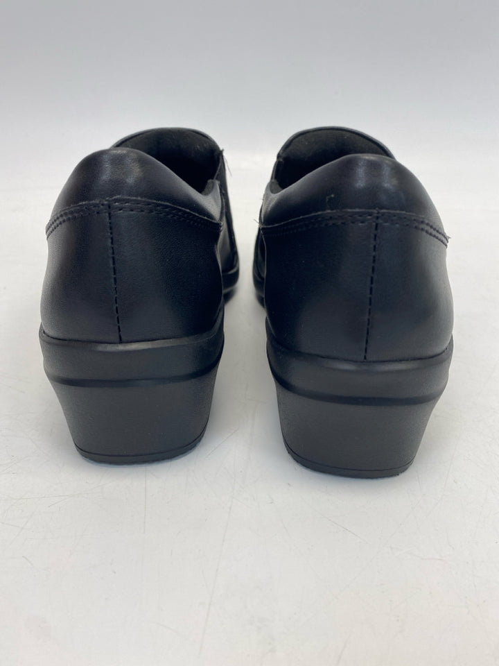 NWOT Clarks US Shoe Size 8.5 Black Clogs