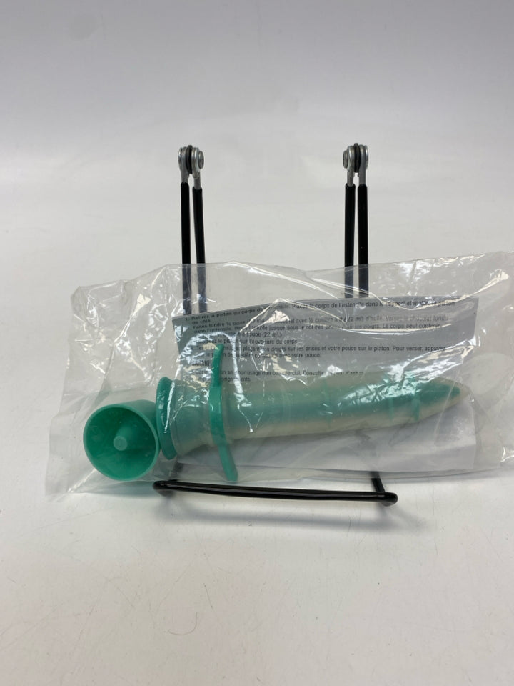 NEW/PKG Pampered Chef Green Misc. Kitchen