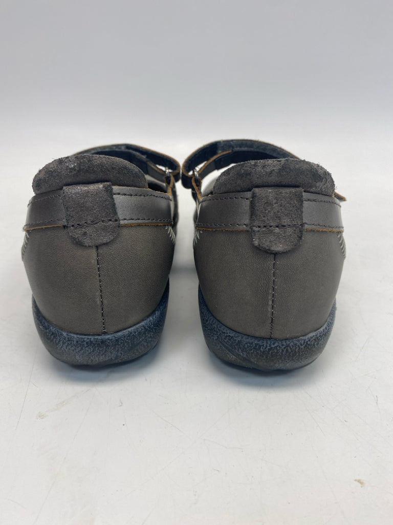 Naot EU Shoe Size 38 US Shoe Size 7 Gray Flats