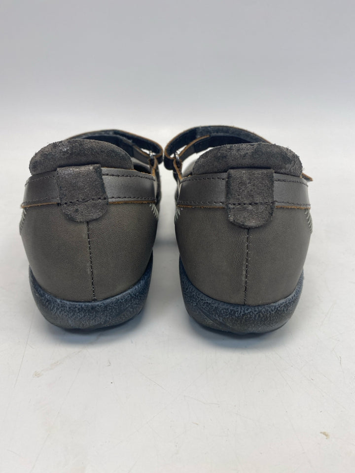 Naot EU Shoe Size 38 US Shoe Size 7 Gray Flats